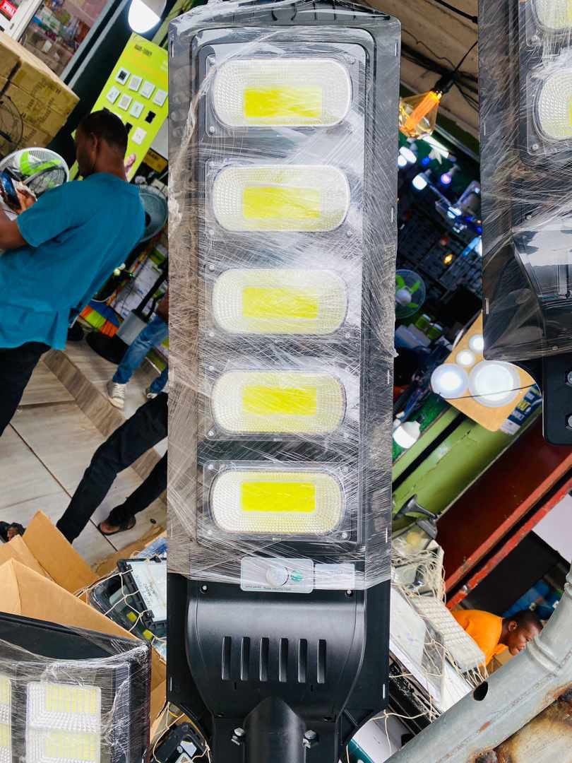 200W Solar Streetlight